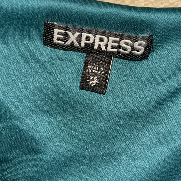 Green long sleeve shorts romper - Picture 6 of 6